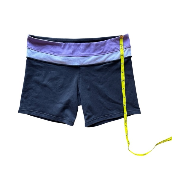 Lululemon Women’s Groove Shorts Reversible
Size 10 - Picture 6 of 10